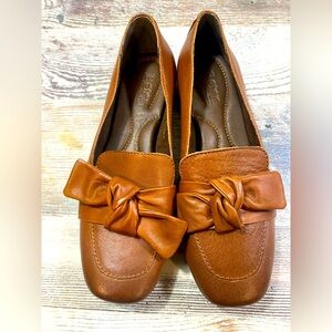 Born Women's Carrine Bow Detail Leather Slip-On Loafers Tan/Brown Sz 6